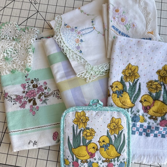 Other - Vintage Spring Kitchen Linens Lot, 2 tablecloths, 2 table runners